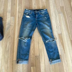 Joes jeans, super comfortable low rise with rips size 26